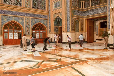 شست و شوی صحن و سرای حرم حضرت علی(ع) از گرد و غبار طوفان شن