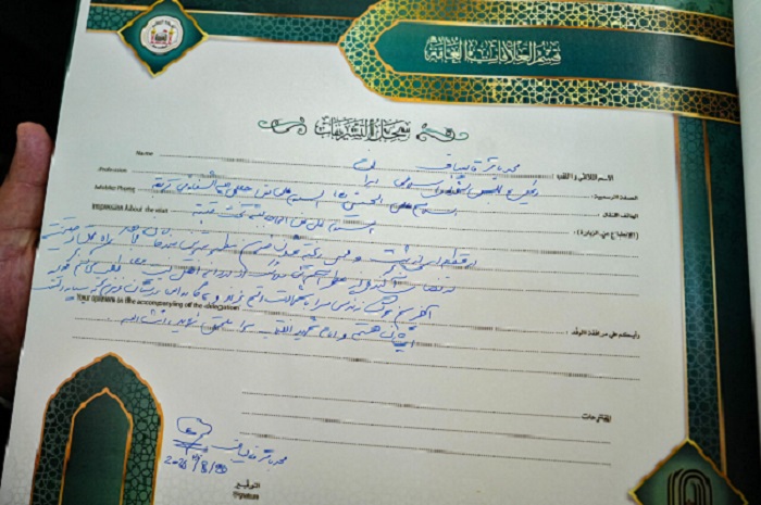 دستنوشته قالیباف در دفتر یادبود عتبه حسینی(ع) دستنوشته قالیباف در دفتر یادبود عتبه حسینی(ع)