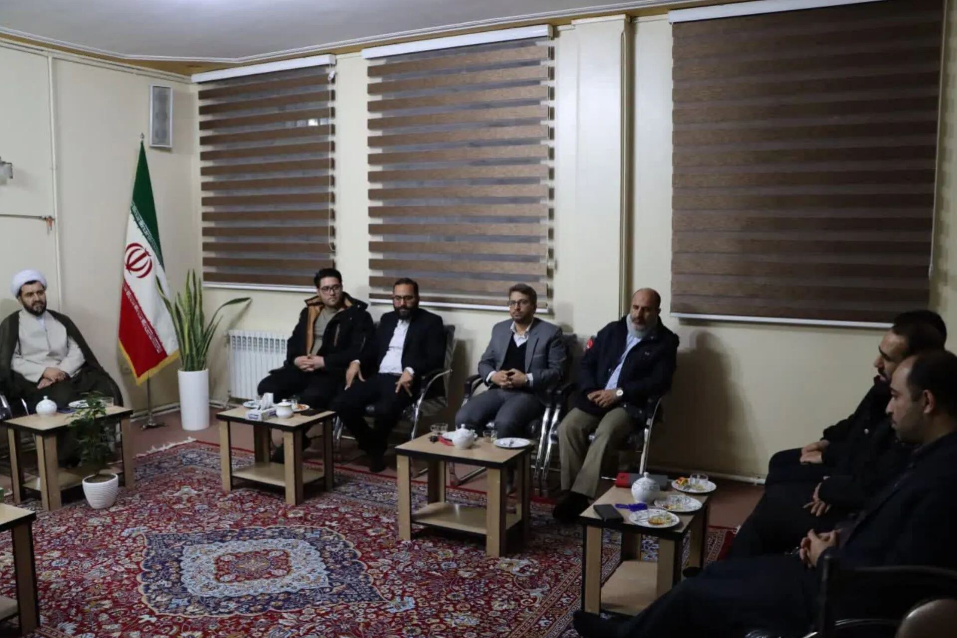 دیدار اعضای مجمع قرآنیان اسلامشهر با امام جمعه شهرستان
