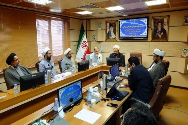 نشست هم‌اندیشی نخبگان قرآنی برگزار شد + عکس
