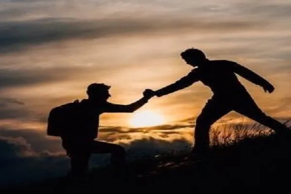 عِنْدَ زَوالِ النِّعَمِ يَتَبَيَّنُ الصَّديقُ مِنَ الْعَدُوِّ