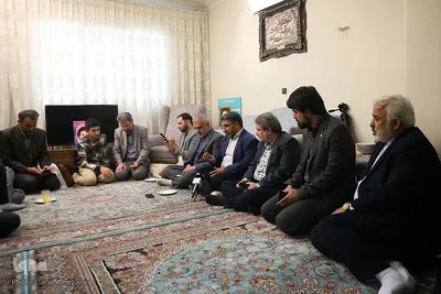 دیدار قرآنیان پیرو مکتب شهید سلیمانی و جمعی از مدیران جهاددانشگاهی با خانواده شهید تقوی