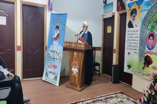 مراسم تجلیل از چهار نفر از حافظان کل قرآن کریم در مؤسسه فرهنگی قرآن و عترت نورین بابل