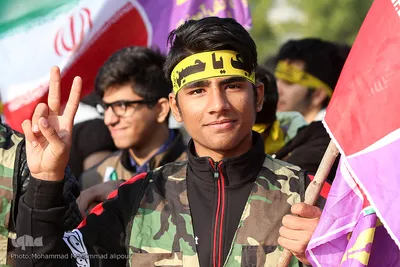 علی محمد وکالتی، عضو بسیج دانش آموزی، 16 سال سن دارد و می‌گوید بسیج یعنی دفاع از خاک میهن.