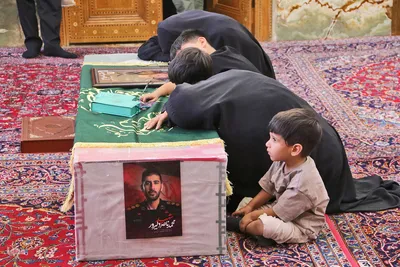 آیین وداع با پیکر مطهر سرهنگ پاسدار «شهید محمدناصر دلیرور» از شهدای نیروی دریایی سپاه  در حرم شاهچراغ(ع)