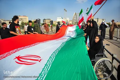 زنجیره انسانی در محکومیت تهدیدات حمله به پل‌ها و نیروگاه‌ها در اهواز