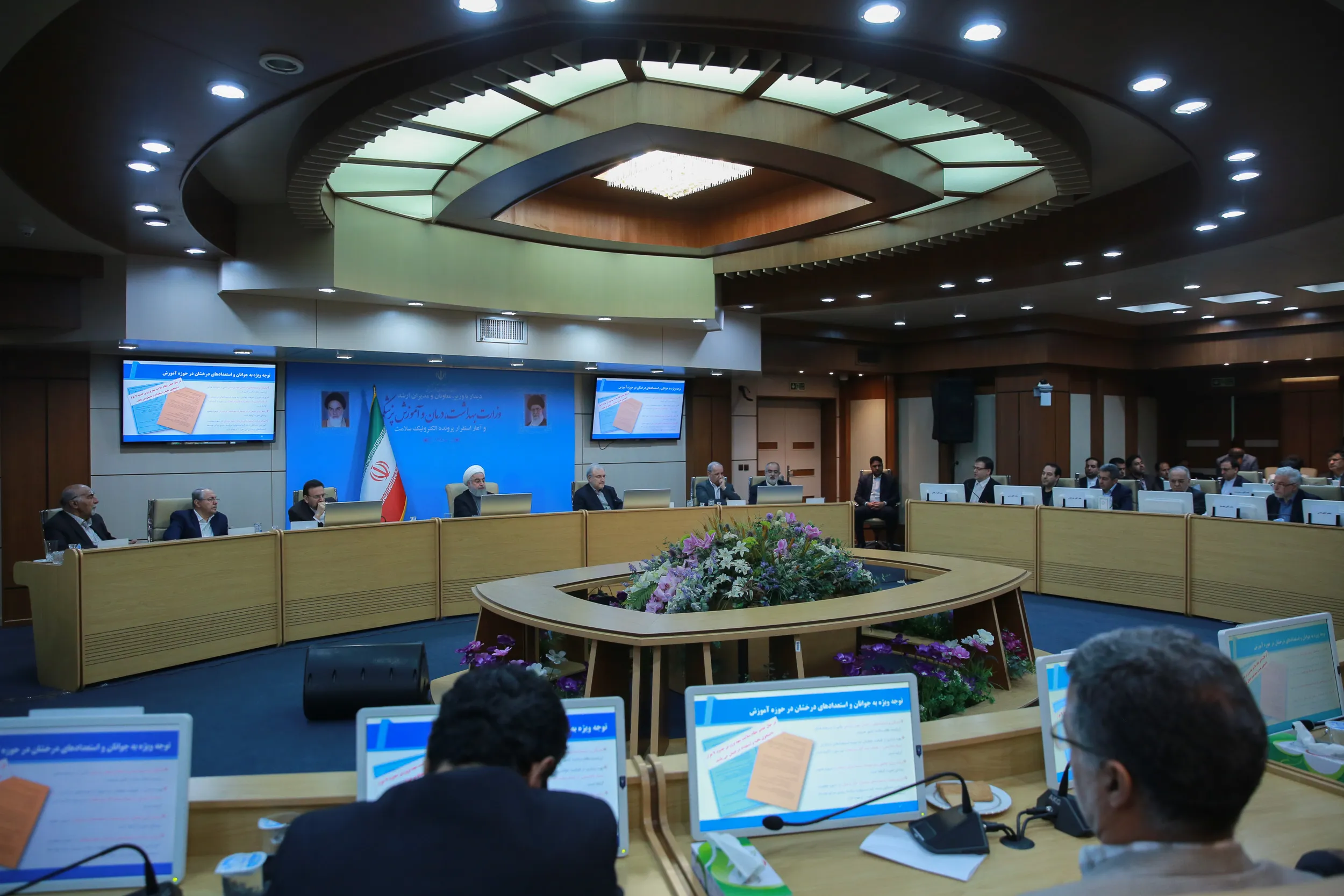دست بهره‌برداران درست از توان موشکی را در وزارت دفاع و سپاه می‌بوسم