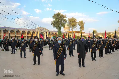 مراسم تعویض پرچم گنبد حرم حضرت شاهچراغ (ع)