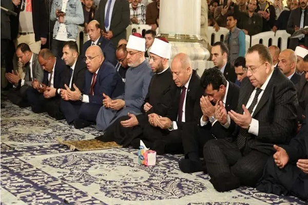Le mufti égyptien participe à la célébration de la Nuit de la mi-Chaabane