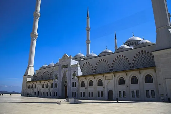 Türkiye'de yarın camiler ibadete açılıyor