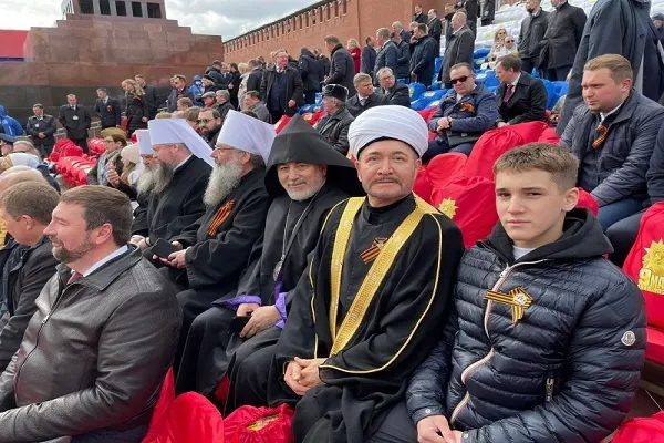 Муфтий Шейх Равиль Гайнутдин на трибунах Красной площади представлял мусульман в День Победы