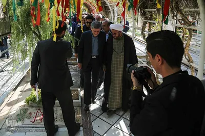 گلباران قبور شهدا به مناسبت آغاز هفته دولت
