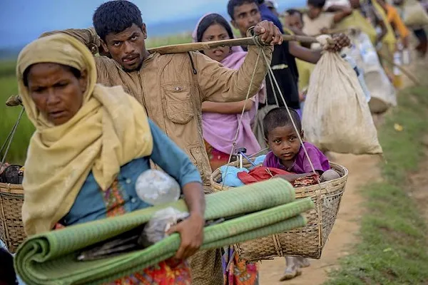 Bangladeş Arakanlı mültecilerin geri dönüş planını askıya aldı