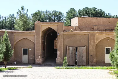 نگاهی به تاریخ در عمارت جهانی اکبریه بیرجند