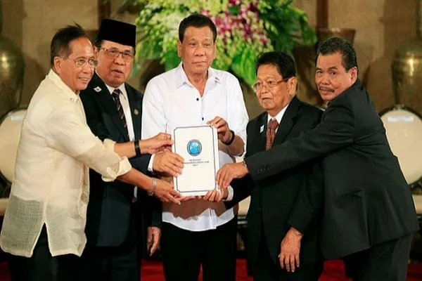 Duterte Müslümanlara özerklik veren yasayı imzalayacak