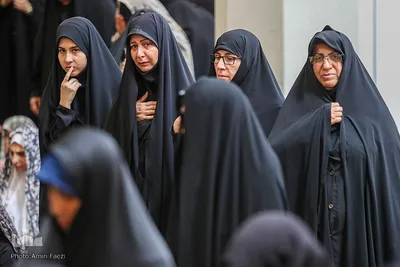 نماز ظهر عاشورا در شبستان امام خمینی(ره)‎ حرم شاهچراغ(ع)