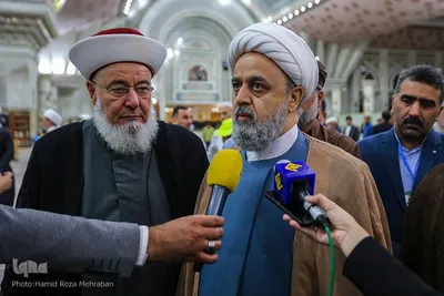 ادای احترام مهمانان کنفرانس وحدت به امام راحل