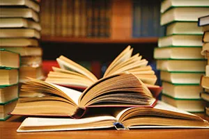 وقف 14 هزار جلد کتاب به کتابخانه مرکزی همدان توسط پرویز اذکایی