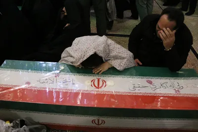 تشییع پیکر مطهر ۵ شهید جنگ تحمیلی آمریکایی صهیونیستی در شیراز