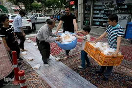 سفره افطاری هیئت حضرت ابوالفضل(ع) بلوار ابوذر تهران