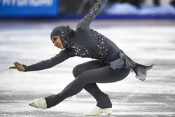 Elle devient la première patineuse artiistique à porter le voile