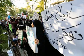تجمع اعتراض آمیز دانشجویان به کشتار مسلمانان میانمار
