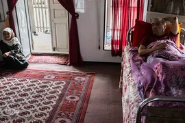 جلیل ارس نژاد متولد 1364 دومیدانی کار، ساکن شهر گمیشان سیزده سال پیش در سانحه تصادف دچار ضایع نخاعی شد. تماشای فوتبال از سرگرمی‌های هر روز اوست.