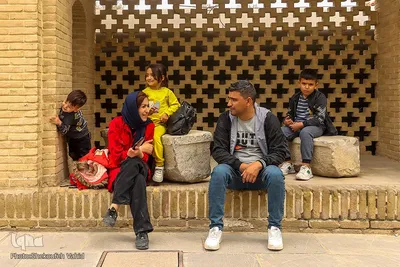استقبال بی نظیر مسافران نوروزی از کاخ چهلستون اصفهان
