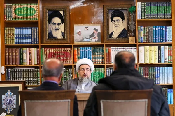 دیدار اقشار مختلف مردم با امام جمعه تبریز