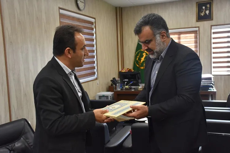 گامی برای ترویج كتابخوانی میان كشاورزان فارس
