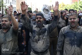 آیین «گل‌مالی» هیات عشاق العباس لرستانی‌های مقیم تهران در عاشورای حسینی