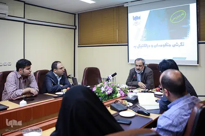 نقد و بررسی کتاب نگرشی منظومه‌ای و دیالکتیکی به سینما
