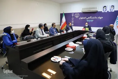 آیین تجلیل از نویسنده، داور و مترجم برتر سال ۱۴۰۰ جهاددانشگاهی واحد اصفهان