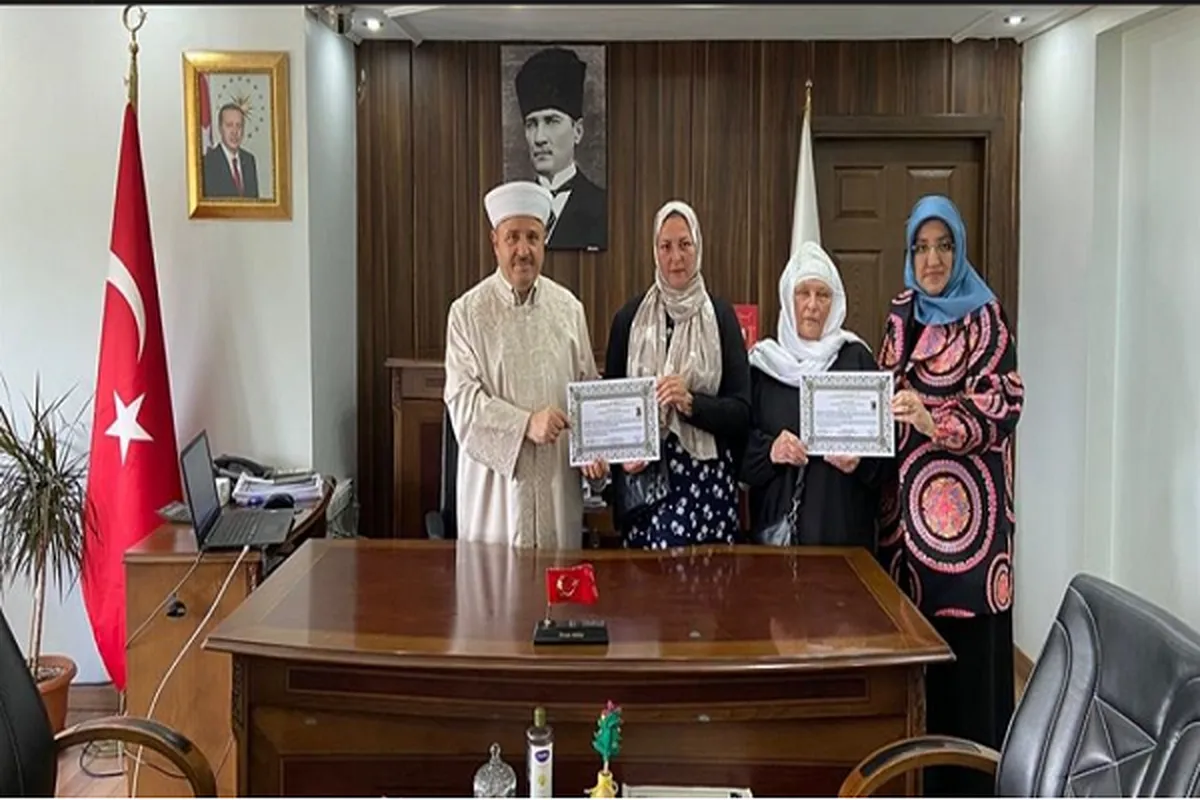ترکی؛ یوکرائنی ماں اور بیٹی کا قبول اسلام