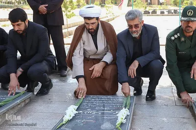 غبارروبی از مزار شهدا به مناسبت بازگشت آزادگان سرافراز به وطن