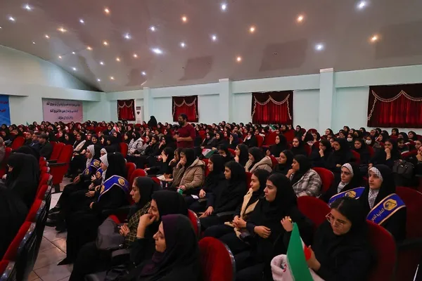 گشایش نمایشگاه «مدرسه انقلاب» در تبریز