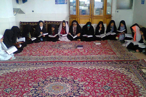 آموزش روخوانی قرآن در روستای «سرتنگ دینارعالی»