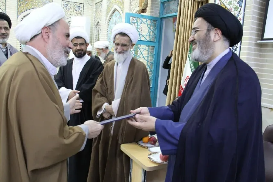 علمای انقلابی و پیشکسوت چهارمحال‌وبختیاری تجلیل شدند + عکس