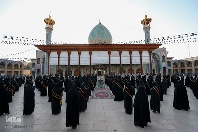 تعویض پرچم حرم مطهر شاهچراغ (ع) به مناسبت شهادت امام جعفر صادق (ع)