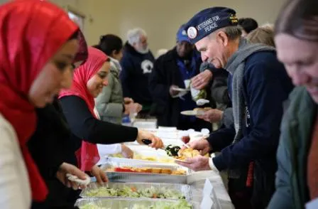 Amerikalı veteranlar müsəlmanları himayə aksiyası keçirdilər