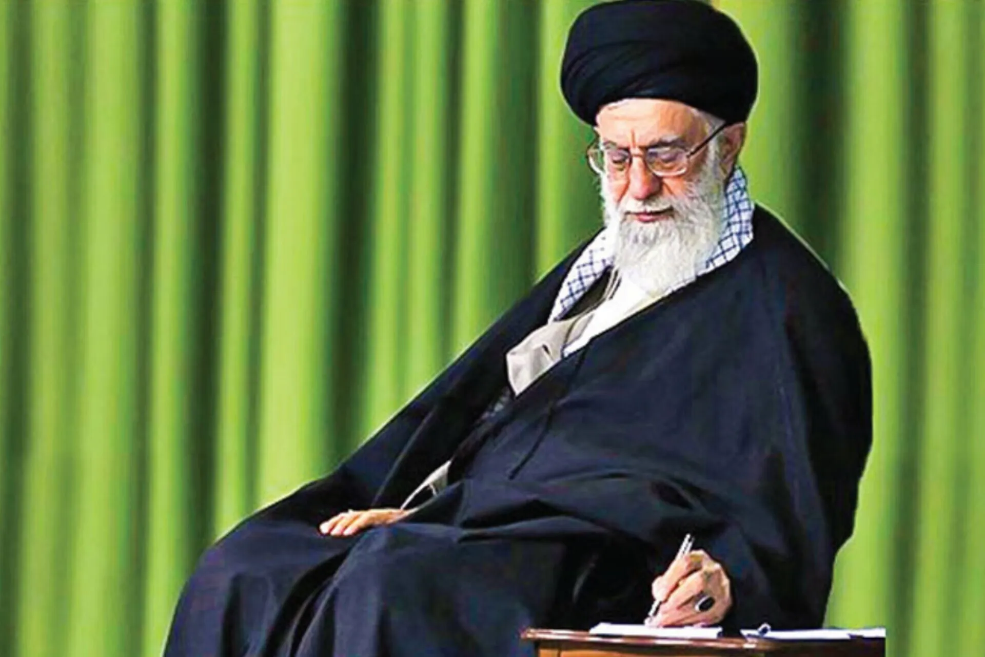 قائد الثورة: ينبغي أن تتواصل براءة هذا العام أكثر اتساعا من موسم الحج في العالم