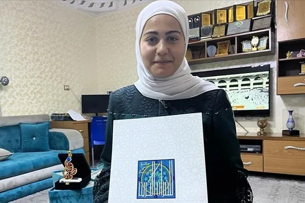 Dünya birincisi kadın hafızdan Kur'an yakanlara mesaj: Kalplerimizdekini yakamayacaksınız