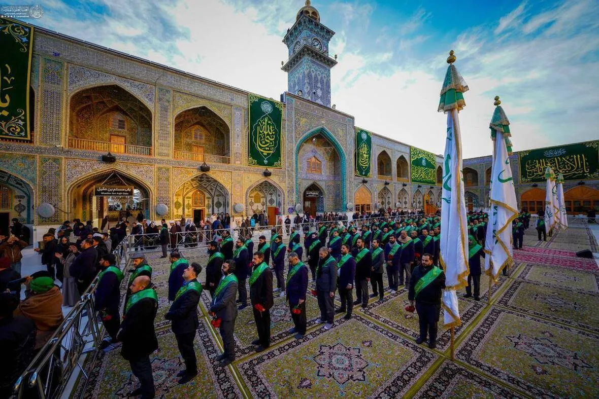 Pilgrims Attend Eid Al-Maba’ath Celebration in Najaf Shrine
