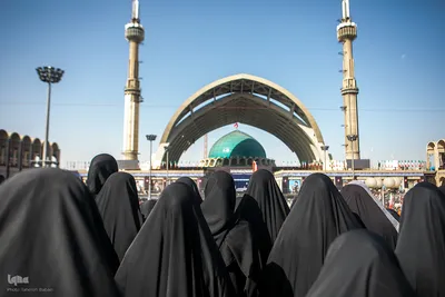 اقامه نماز بر پیکر مطهر رهبر شهید و خانواده ایشان به امامت آیت‌الله العظمی سبحانی 