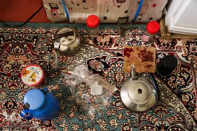 در موارد خاصی که دانشجو به هیچ شکل امکان جمع‌آوری وسایل خود را ندارد، دانشگاه هم وسایلی مانند کارتن، پلاستیک و مواردی که ممکن است برای بسته‌بندی لازم باشد را تهیه کرده تا وسایل دانشجویان با همکاری نیروهای خدماتی به انبار و به اسم دانشجو و شماره اتاق منتقل شود.