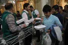سفره افطاری حرم حضرت معصومه در شب میلاد امام حسن مجتبی(ع)
