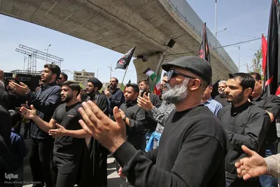 بیرق گردانی در عزای امام جعفر صادق(ع)