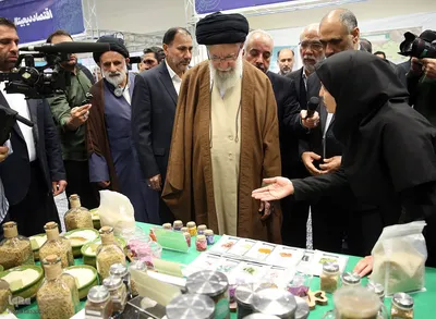 بازدید رهبر انقلاب از نمایشگاه توانمندی‌های تولید داخل