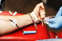 Iranischstämmige Inder spenden am Aschura-Tag Blut