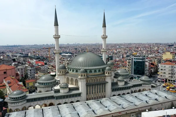 Taksim'e yapılan cami açılışa hazırlanıyor